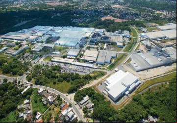 Emprego industrial tem primeira queda mensal em 18 meses