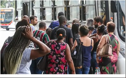 Taxa de desemprego fica em 6,6% no trimestre encerrado em abril