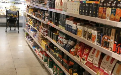 Comércio tem queda de 0,4% em abril, depois de três altas