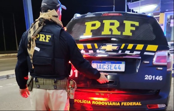 Foragido com extensa ficha criminal é preso na BR-386