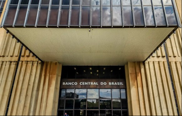 Brasileiros sacaram R$ 360 milhões em valores a receber em abril